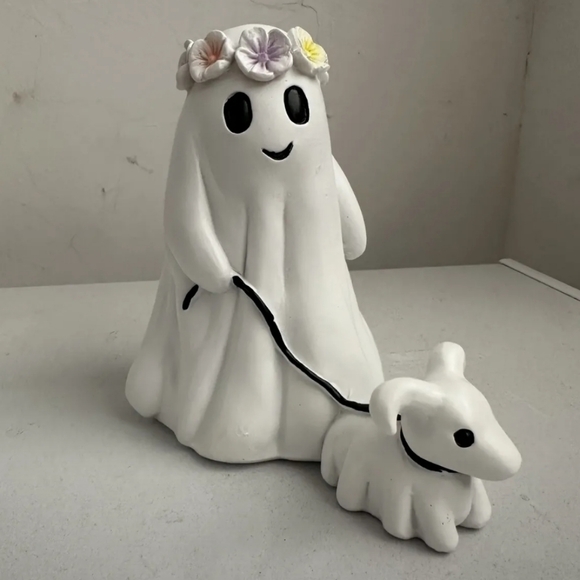 Resin Ghost Figurine with Walking Dog Halloween Decor set of 2 - Picture 6 of 8